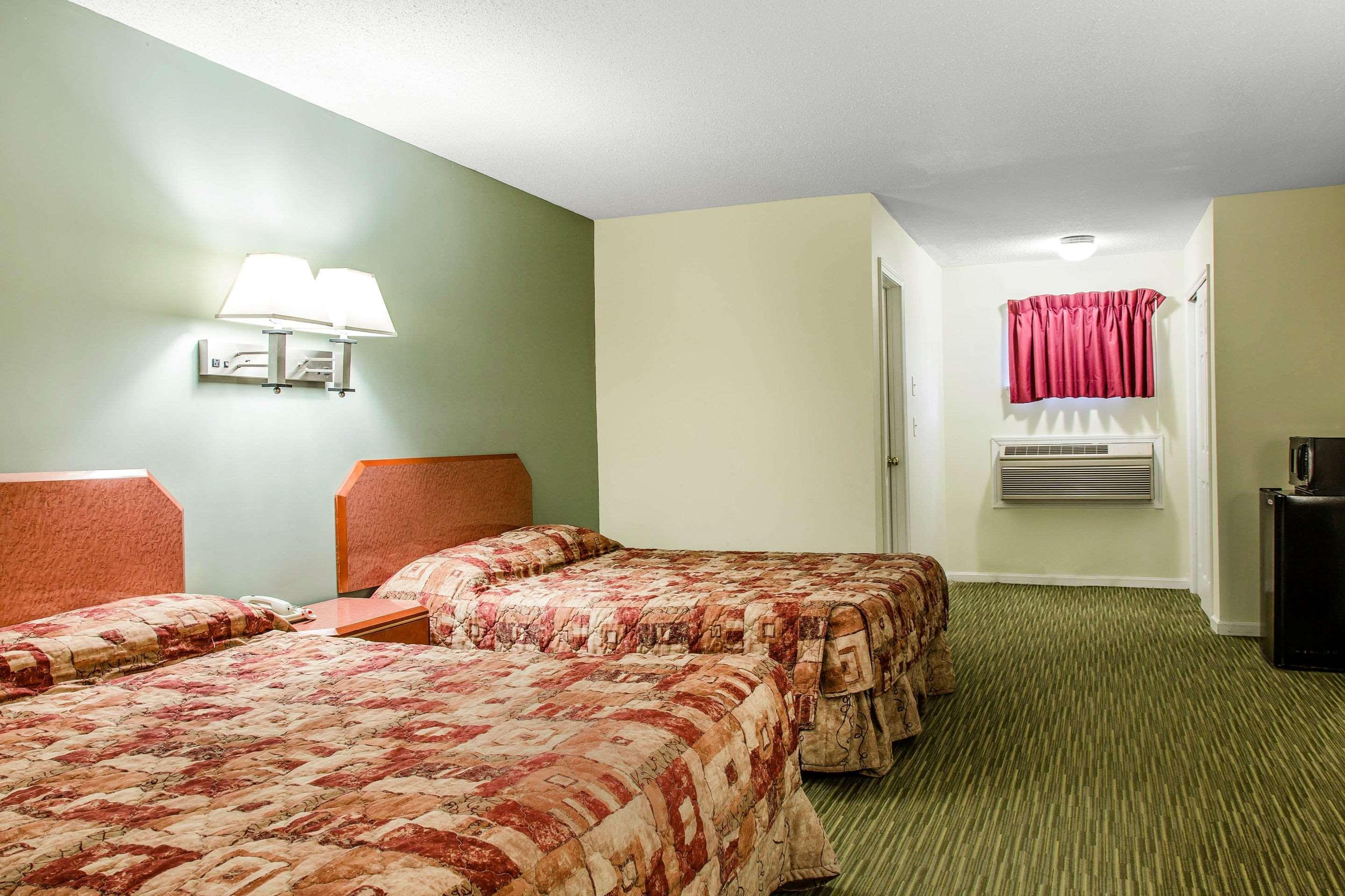 גרוטון Rodeway Inn מראה חיצוני תמונה